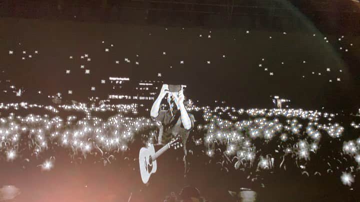 ブライアン・アダムスのインスタグラム：「Bangor, Maine ❤️ ❤️#bryanadamsshinealight」