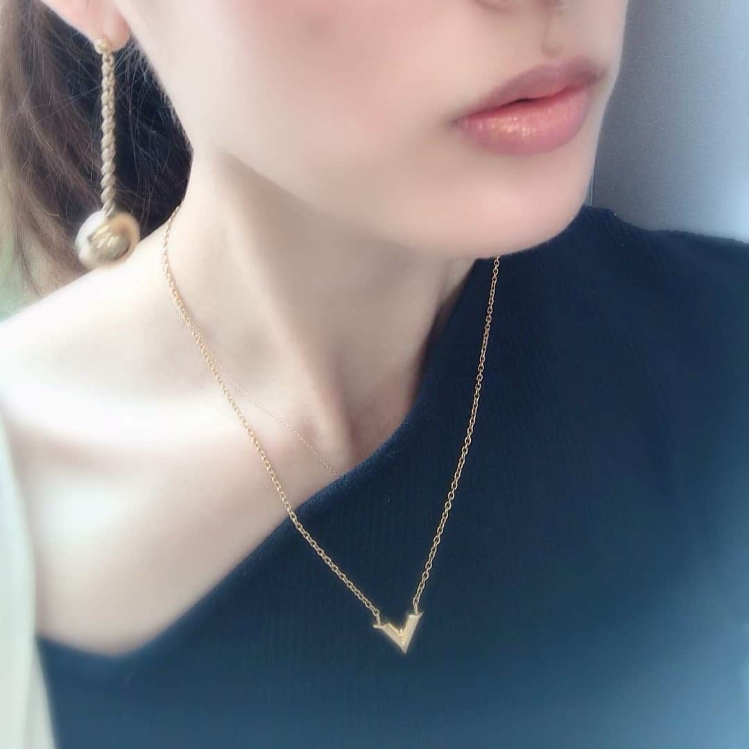のインスタグラム：「💛💛💛 #gold #lip #rouge #💄 #💋」