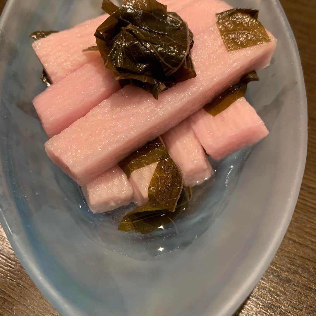 サンプラザ中野くんのインスタグラム：「#vegan #sapporo #izakaya #sapporokko #nagaimo #shisozuke #mozukusu #agedofu #chemicalseasoningfreeq #揚げ豆腐は魚ダシだ普通に #veganと違う #mistaken #🙏」