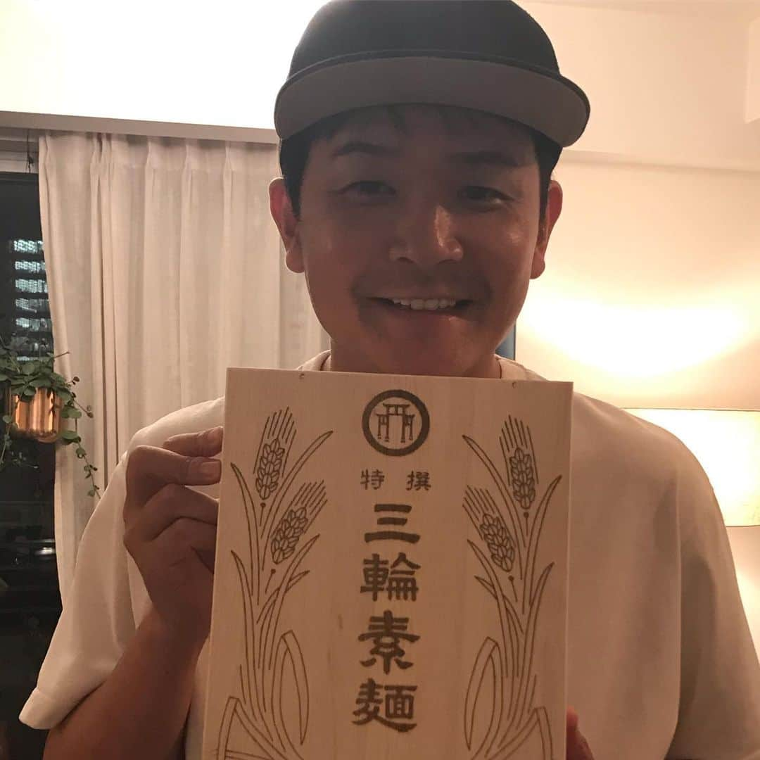 ノブ さんのインスタグラム写真 - (ノブ Instagram)「笑い飯の哲夫さんの実家のそうめん屋さん。 ほんまに日本一美味いと思う。 極細なのに腰が凄い。 #そうめん」8月3日 11時43分 - noboomanzaishi