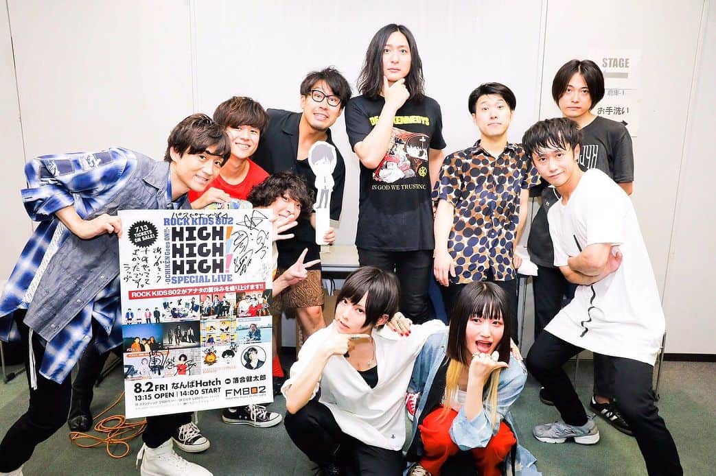 雫さんのインスタグラム写真 - (雫Instagram)「#FM802 ROCK KIDS 802 SPECIAL LIVE HIGH!HIGH!HIGH!  パスピエ10周年をお祝いするべく一人でお邪魔してきました！ 「ICHIDAIJI」「フィーバー」を歌わさしてもらいました。人生初のゲストボーカルかつ全編ハンドマイク！手持ち無沙汰でふわっふわやったけど楽しかった！  #RK802 Photo by 渡邉一生」8月3日 11時52分 - plkshizuku