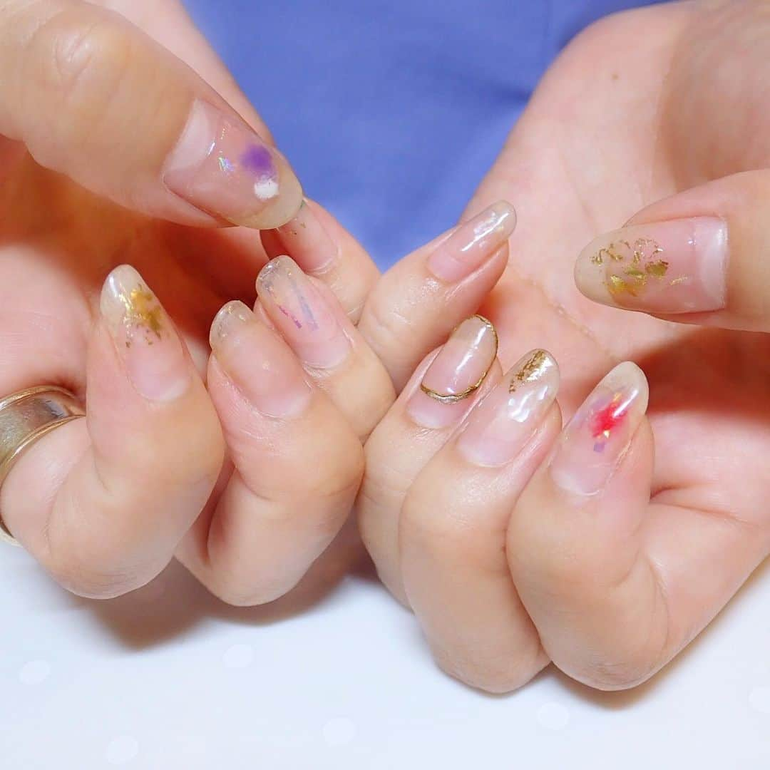 青木英李さんのインスタグラム写真 - (青木英李Instagram)「昨日は @salondelupia_nail でネイルの衣替え☺︎ ・ 一足先に秋っぽく、ホッコリ可愛いくすみカラーのワンカラー。１本だけポイントでワイヤーデザインを♡♡ ・ ・ ルピアのネイルは１カ月過ぎても１本も浮かないし取れないしで…モチの良さまで完璧◎(画像③枚目は前回のネイル=昨日のbefore) ・ #表参道 #ネイル #秋先取り #くすみカラー #ネイルサロン #SALONdeLUPIA」8月3日 12時06分 - eriaoki_official