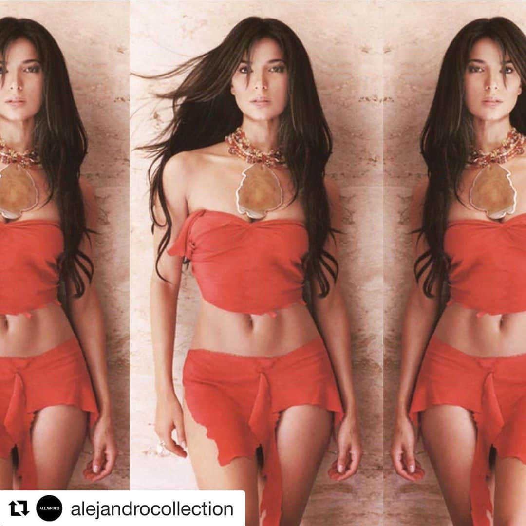 ロゼリン・サンチェスさんのインスタグラム写真 - (ロゼリン・サンチェスInstagram)「Oldie... but a good one! Photo: @omarcruzphoto  Styling: @carythestylist  #Repost @alejandrocollection with @get_repost ・・・ #tbt #islandgirl #archival #Alejandro #borinqueña 🇵🇷 @roselyn_sanchez the 1st to ever #support #alejandrocollection #styledby @carythestylist #roselynsanchez」8月3日 12時09分 - roselyn_sanchez