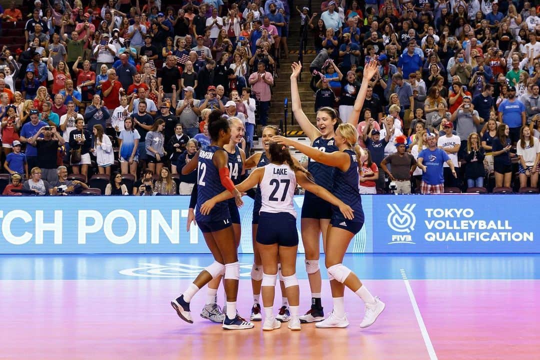 USA Volleyballさんのインスタグラム写真 - (USA VolleyballInstagram)「@usavwnt opened its @FIVBVolleyball #TokyoGames Qualification Tournament Pool C with a convincing 25-17, 25-10, 25-10 victory over Kazakhstan as @krobin32 was on 🔥 all night. Up next is Bulgaria on Saturday at 5 pm CT.  Recap on USA volleyball.org」8月3日 12時14分 - usavolleyball