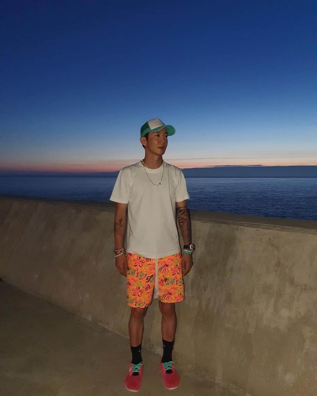 ダリ のインスタグラム：「🌅🏗🌌」