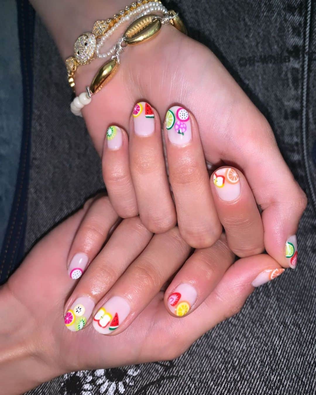 Mei Kawajiriさんのインスタグラム写真 - (Mei KawajiriInstagram)「@gigihadid Summer vacation Nails no.2 is Fruits 🍉🍒🍎🍏🍇🍓🍈🍉🍍 #nailsbymei #handpainted」8月3日 3時43分 - nailsbymei