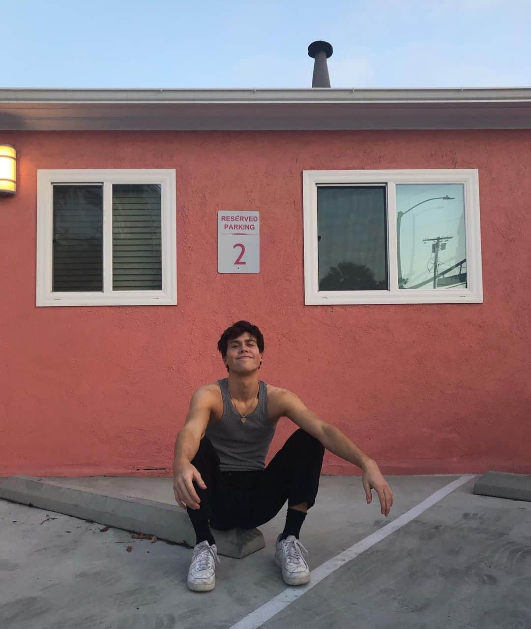 エイダン・J・アレクサンダーのインスタグラム：「🥺」