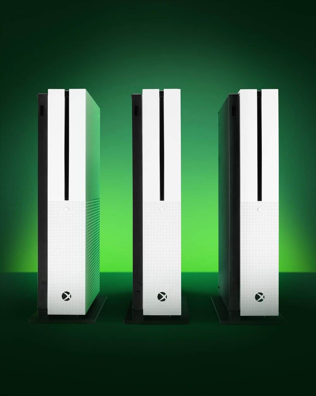 Xboxさんのインスタグラム写真 - (XboxInstagram)「Celebrating 3 years of #XboxOneS.」8月3日 4時00分 - xbox
