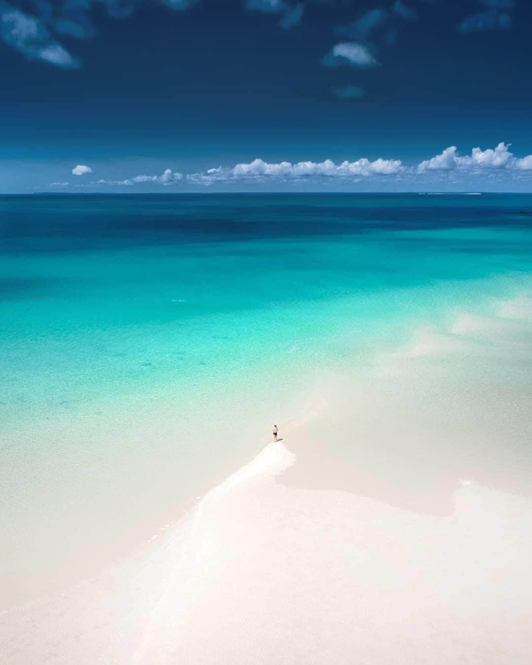 Australiaさんのインスタグラム写真 - (AustraliaInstagram)「G’day from an un-blue-lievable slice of paradise in @westernaustralia. 💙 @yawuru.wanderer had the whole #beach to himself at #OneArmPoint, a remote Aboriginal community located at the tip of @australiasnorthwest’s #DampierPeninsula. A three-hour drive north of #Broome, this spot has a stunning coastline with spectacular views out to the #BuccaneerArchipelago. Join a 4WD camping tour with @kimberleywildexpeditions or take a scenic flight with @kingleopoldair to learn about local Aboriginal culture and explore this beautiful part of @thekimberleyaustralia.  #seeaustralia #justanotherdayinwa #thekimberley #australiasnorthwest #wildlifephotography」8月3日 4時00分 - australia