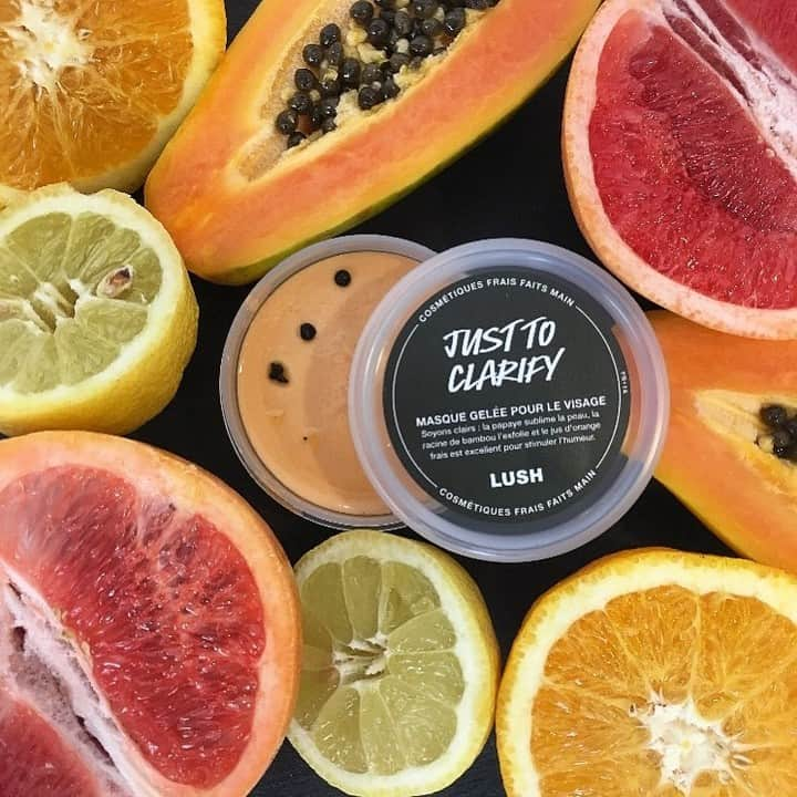 LUSH Cosmeticsさんのインスタグラム写真 - (LUSH CosmeticsInstagram)「Brighten up! Just To Clarify Jelly Face Mask creates skin magic in two ways: with fruit enzymes to give you natural radiance, and with bamboo extract to polish away dryness. Talk about a (vegan) glow up. 🧡💕 / 📸: @lushlyonpartdieu⁠ *⁠ *⁠ *⁠ *⁠ *⁠ #beauty #skin #naturalskincare #naturalbeauty #vegan #crueltyfree #instabeauty #skincareroutine #healthyskin #wellness #glowingskin #veganbeauty #crueltyfreebeauty #crueltyfreecosmetics #veganlife #greenbeauty #vegansofig #veganliving #veganmakeup #vegans」8月3日 4時00分 - lushcosmetics