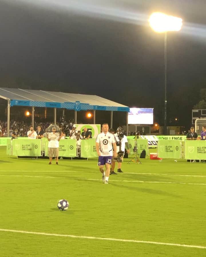 F2Freestylersのインスタグラム：「WHAT A STRIKE FROM @waynerooney 🏴󠁧󠁢󠁥󠁮󠁧󠁿⚽️💥 @mls #MLSAllStar NEW VIDEO OUT NOW! 🎥 LINK IN BIO 🔗」