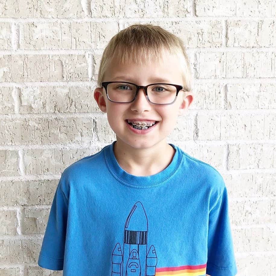 Warby Parkerのインスタグラム：「Looking good in #warbykids frames, Jack! 🤓👌Do you remember your first pair of glasses? Share with us below! ⬇️ (Photo by @essentially_molly.)」