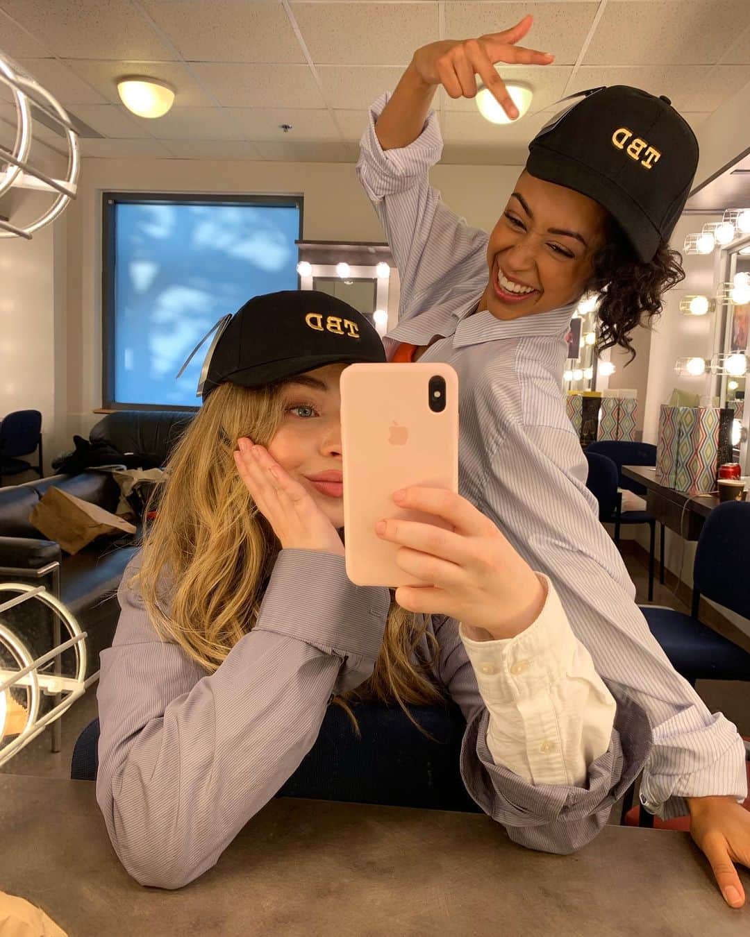 サブリナ・カーペンターのインスタグラム：「TBD🖤 @workitmovie」