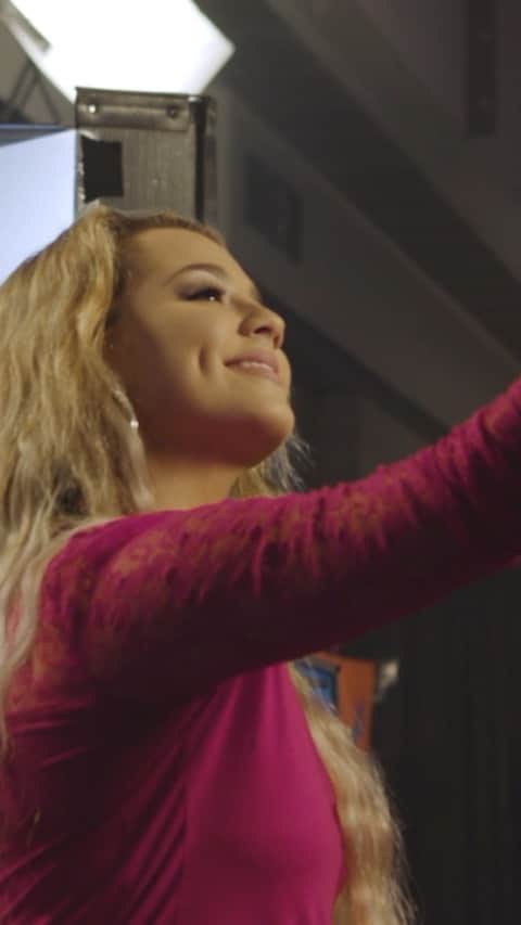 ギャビー・バレットのインスタグラム：「I had so much fun this year at CMA Fest w Radio Disney!  Let’s see what we can do for 2020!!!! Thank y’all for everything! 🤠😘」