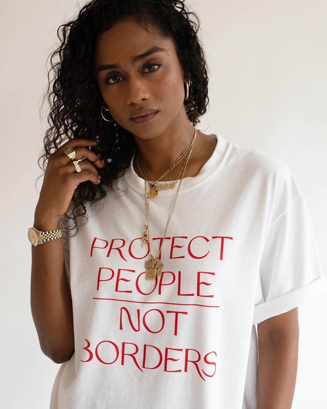 HYPEBEASTさんのインスタグラム写真 - (HYPEBEASTInstagram)「@hypebeaststyle: @awakenewyorkclothing has released a T-shirt in partnership with creative studio @chroma.ny in an effort to raise awareness on migrant rights. The tee comes printed with the phrase, “PROTECT PEOPLE NOT BORDERS,” as a means of drawing attention to the ongoing conditions at the US-Mexico border. For more info on the tees, click the link in the bio.⁠⠀ Photo: AWAKE NY」8月3日 5時02分 - hypebeast