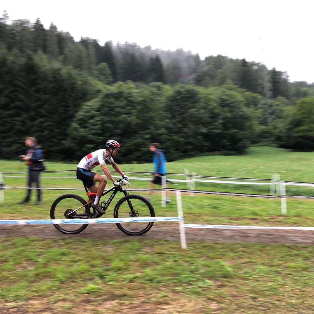 山本幸平さんのインスタグラム写真 - (山本幸平Instagram)「First time doing short track was great experience for me. Learn a lot with this condition ☔️ ... choices tires peddling line,,,💩. By the way. Good for Sunday’s XCO Race!! Wake up body!! 初めてのショートトラックレース。強い雨が降ったりやんだりの難しいコンディションの中、多くの事を学ぶことが出来ました。タイヤチョイス、ライン取り、ペダリング。でも一番は楽しかったこと！日曜日のレースへ向けて身体も目が覚めたので！楽しみです‼️」8月3日 4時55分 - kohey55