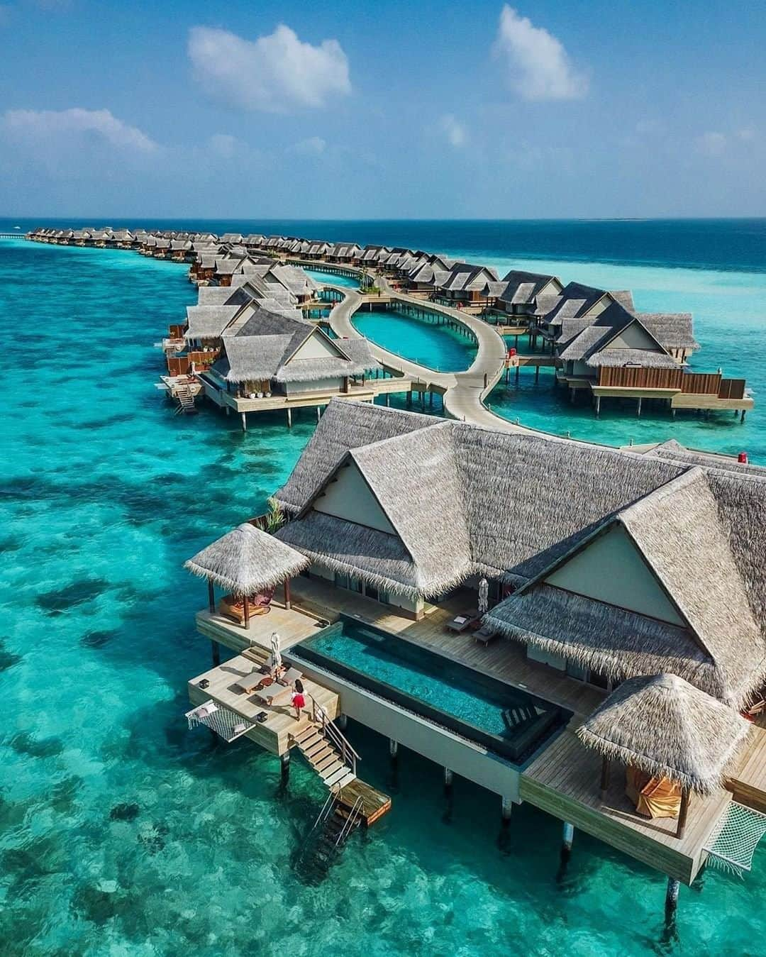 Travel + Leisureさんのインスタグラム写真 - (Travel + LeisureInstagram)「At this Maldives resort, you can scuba dive to an underground coral sculpture garden! Read more about Joali at our link in bio. #tlpicks courtesy of @michutravel」8月3日 5時01分 - travelandleisure