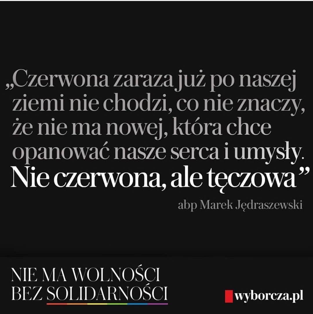 Juliett K.さんのインスタグラム写真 - (Juliett K.Instagram)「„Tęczowa zaraza”? 22:00. Piątek. Długo zastanawiałam się czy dodać ten post tu na instagram. Chciałabym napisać obszernie co myśle, tak prosto z serca. Chciałabym napisać tak aby nie urazić czyichś uczuć, wiary, poglądów etc. Jestem daleka od tego. Nie chce tez zwyczajnie zostać „potępiona” za własna opinie i uczucia. Napisze krótko. LGBT, dziękuje bo wśród Was są cudowni, inteligentni, zabawni, szczerzy, pomocni, wrażliwi, utalentowani, życzliwi etc ludzie. Dziękuje, ze nas leczycie, gracie koncerty, jesteście genialnymi wynalazcami, specjalistami, artystami, malarzami, dziennikarzami, kucharzami, fryzjerami, naukowcami, sportowcami, aktorami, makijażystami, tancerzami, prawnikami, biznesmenami, kolegami z ławki i biurka obok w pracy... Tak! Bo środowisko LGBT to zwykli ludzie. I nie znasz dnia ani godziny. A może to właśnie ten „inny” leczył Cię ostatnio w szpitalu, a dzień wcześniej uratował po raz kolejny komuś życie. Może to ten „odmieniec” podał Ci rękę gdy się przewróciłeś na ulicy. Z reszta czy to ma jakiekolwiek znaczenie? Zaraza? Zarazą nazywać będę morderców, zbrodniarzy... Dobranoc. Maff」8月3日 5時06分 - maffashion_official