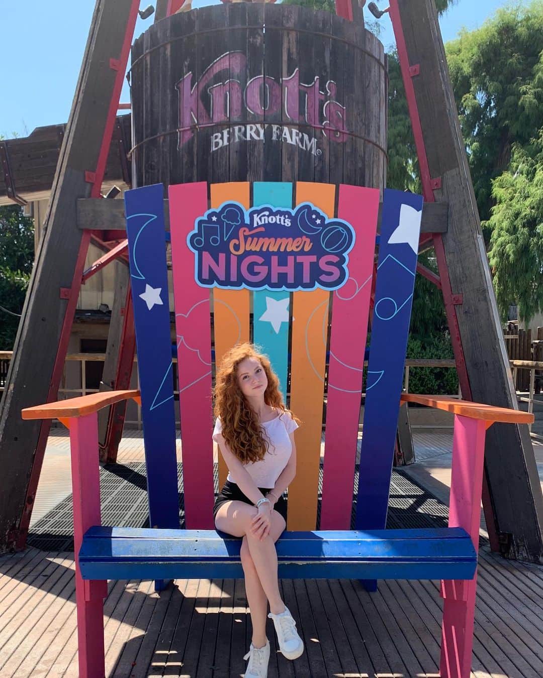 フランチェスカ・カパルディのインスタグラム：「What is your favorite ride? 💙🎪🎢🎡 . . #knottsberryfarm #amusementpark #rides #fun #silverbullet #hangtime #summer #supremescream #summernights」