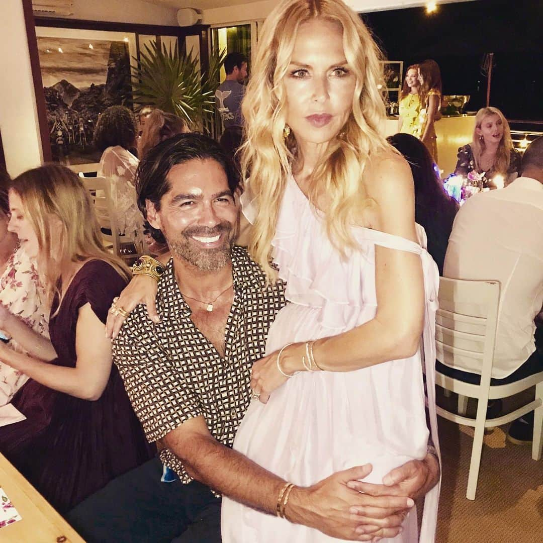 ブライアンアトウッドさんのインスタグラム写真 - (ブライアンアトウッドInstagram)「Great night celebrating @rachelzoe and the collection with close friends and family. Such an amazing night and that sunset!!! Wow! 💛🧡💛 #hamptons #friends #family #fashion #food #summer」8月3日 5時20分 - brian_atwood