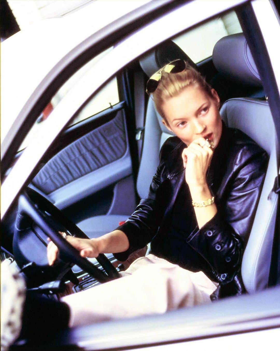 Vogueさんのインスタグラム写真 - (VogueInstagram)「Get in, loser. We're going shopping. #TGIF  Photographed by @arthurelgort, Vogue, May 1996」8月3日 5時37分 - voguemagazine
