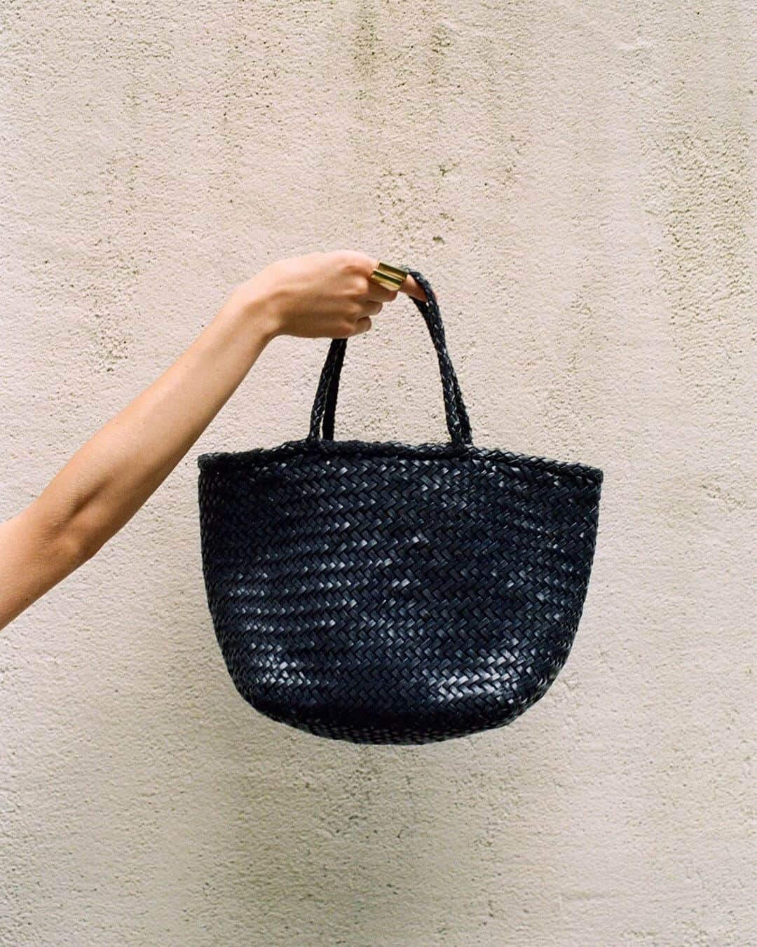 Club Monacoのインスタグラム：「The woven bag just got better. // Available online soon. ✨」