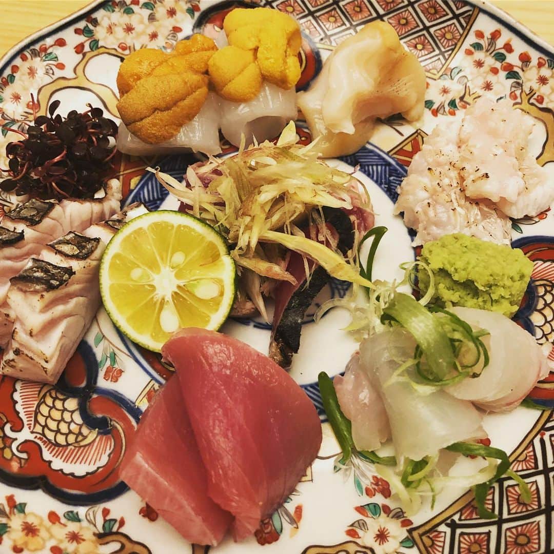 ひうらさとるのインスタグラム：「をり鶴でお鮨以外を頼む贅沢使い。 これ以外にもなすの揚げ出しとかお漬物も美味しかったなー。 うには特別❤︎ #をり鶴」