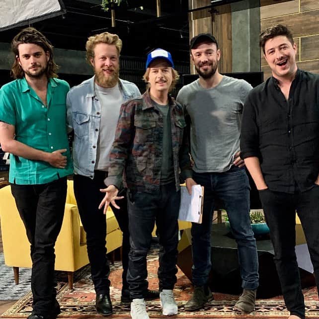 デヴィッド・スペードのインスタグラム：「The cool dudes from @mumfordandsons stopped by to do thing for the show. Bitsbitsbits. Check them out tomorrow at Banc of California stadium. They have some toe tappers」