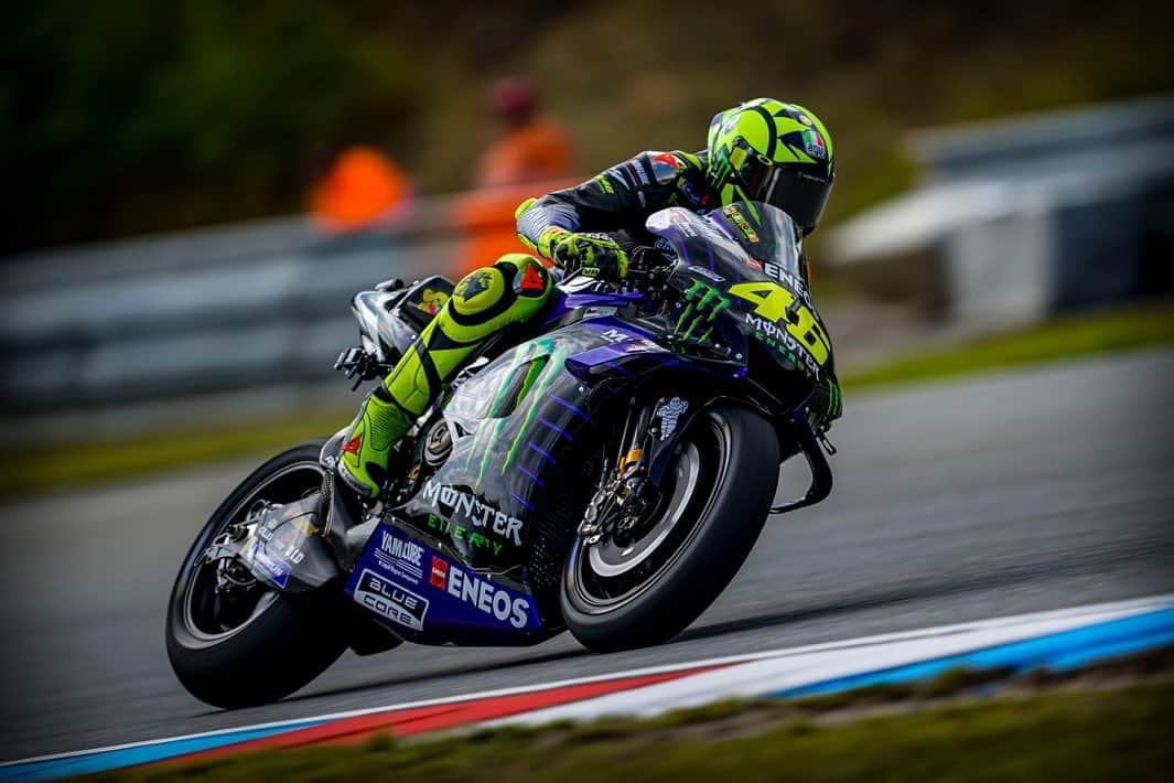 バレンティーノ・ロッシさんのインスタグラム写真 - (バレンティーノ・ロッシInstagram)「Brno Circuit,Czech republic Friday,free practice 📸 @mighelon @falex79 @gigisoldano @jesusrobledo」8月3日 6時20分 - valeyellow46