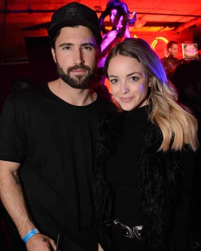 E! Onlineさんのインスタグラム写真 - (E! OnlineInstagram)「Brody Jenner and Kaitlynn Carter have called it quits a year after they got married—or so we thought. Link in bio for the truth behind their breakup and marriage. (📷: Al Powers/Powers Imagery/Invision/AP)」8月3日 6時17分 - enews