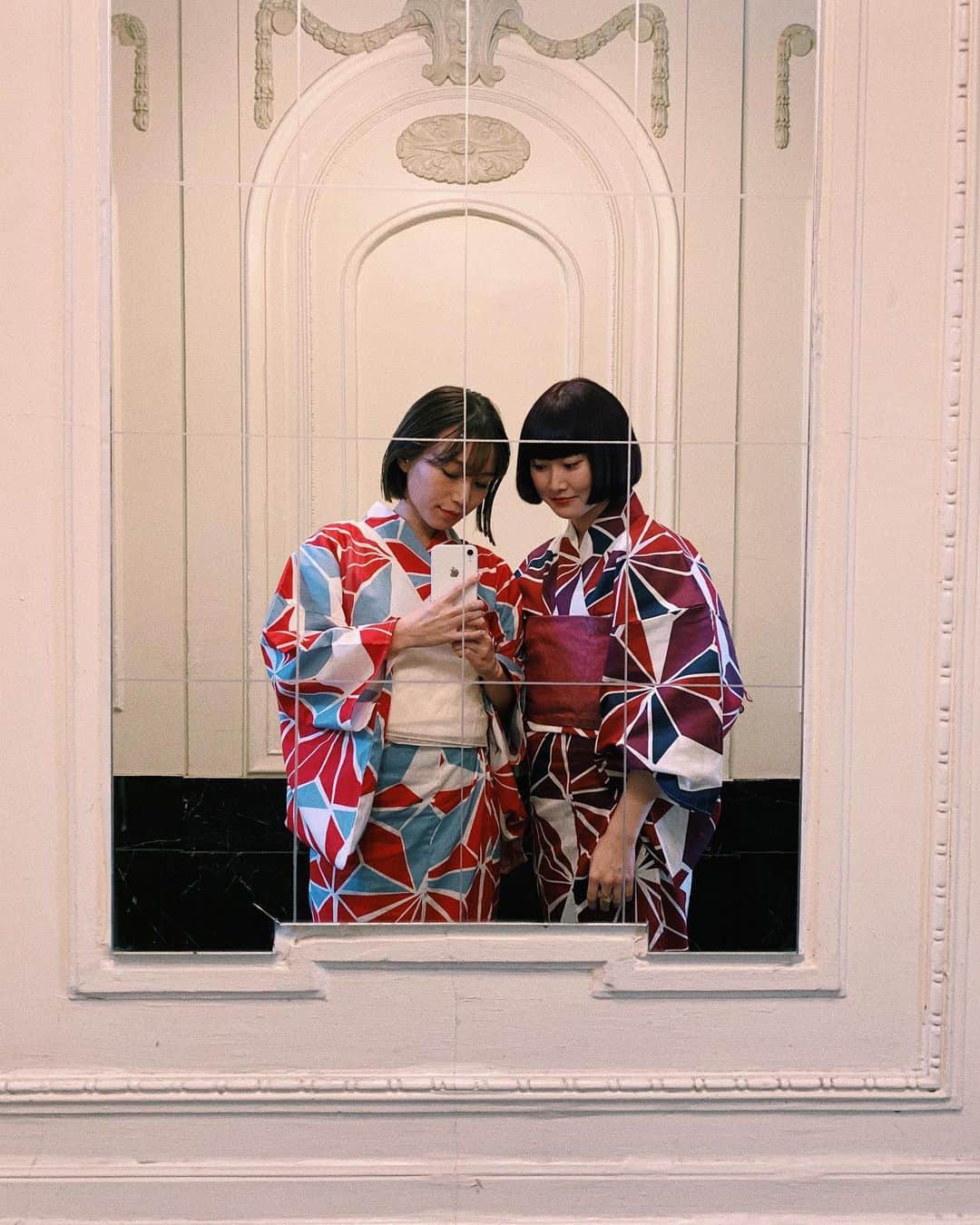 のインスタグラム：「ベルリンにて @lebecca_boutique 浴衣の撮影。2枚目以降が、2年前の撮影のときのもの。 撮影は、前回も今回も、四方花林ちゃん🌿🌿 わたしのプロフィール写真（このインスタのアイコンも）を撮ってくれたのも花林ちゃん。また撮ってもらえてうれしい😊」