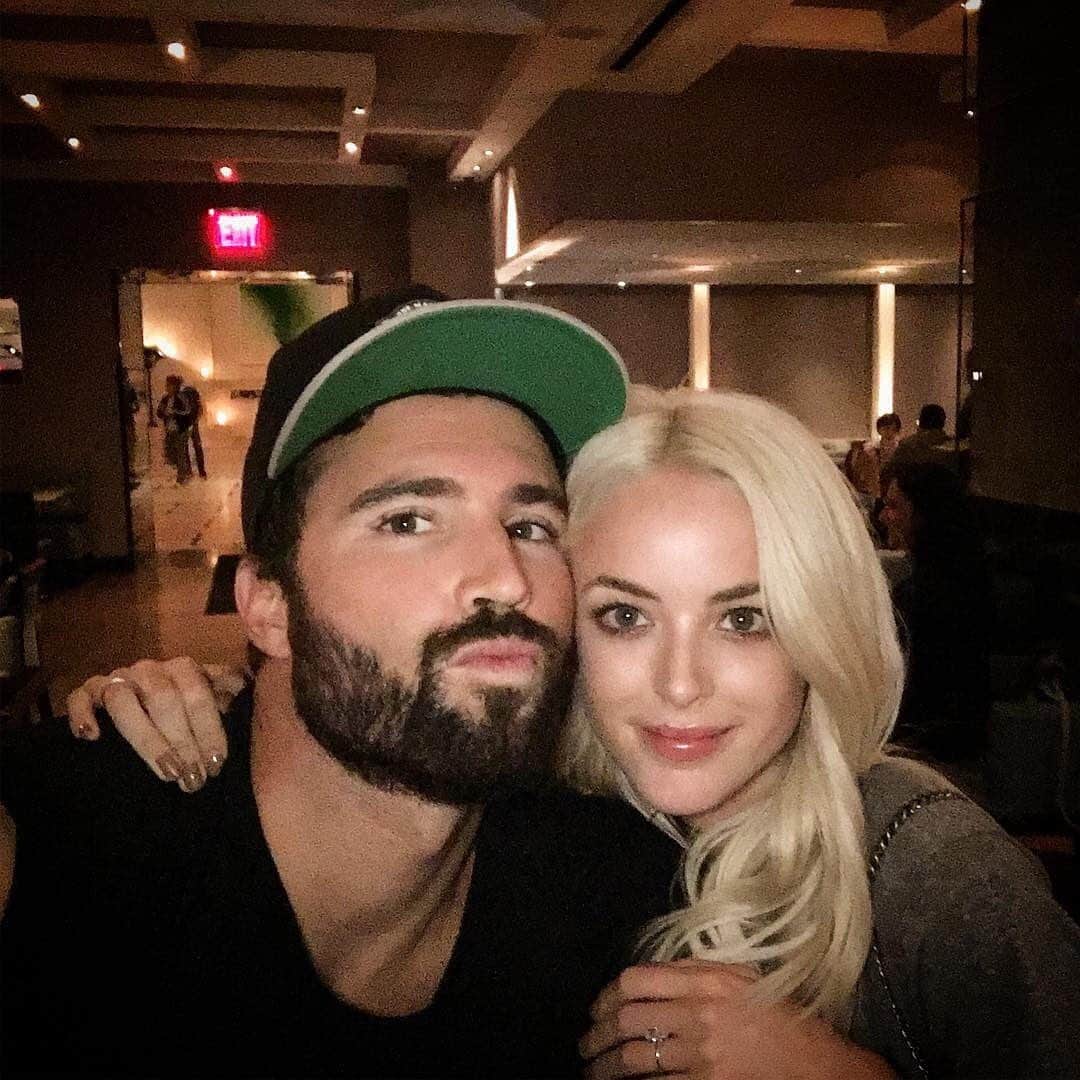 E! Onlineさんのインスタグラム写真 - (E! OnlineInstagram)「Brody Jenner and Kaitlynn Carter exchanged vows in their wedding ceremony last year, but it turns out, they were never actually legally married. Everything that led up to their split is at the link in our bio. (📷: Instagram)」8月3日 6時29分 - enews