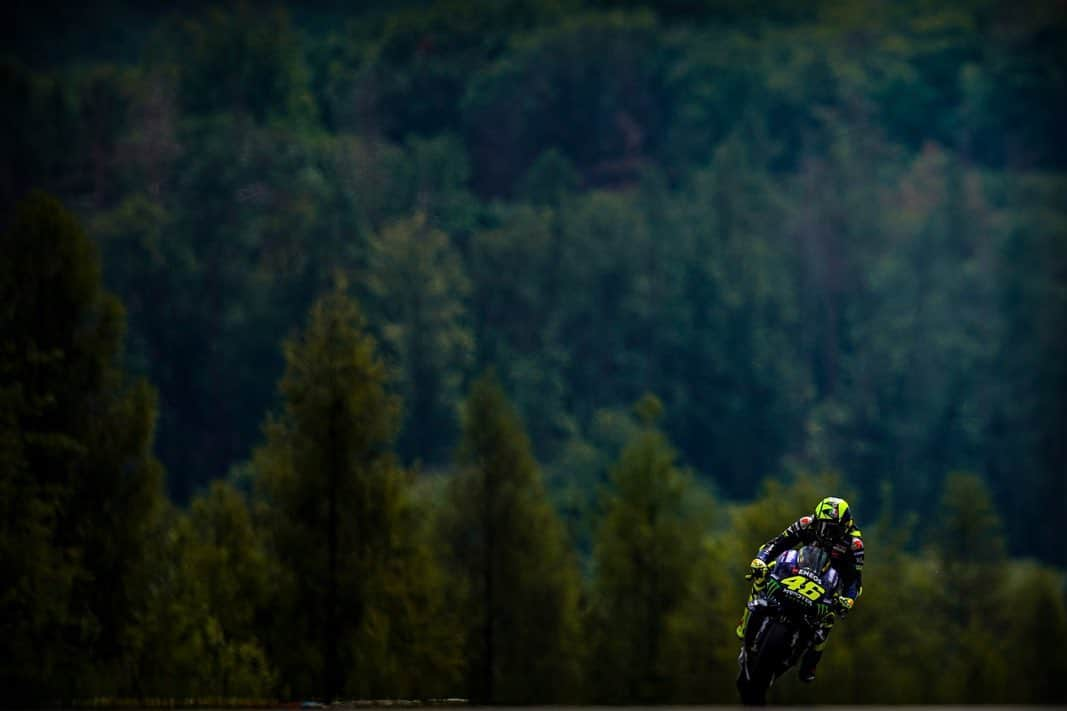 バレンティーノ・ロッシさんのインスタグラム写真 - (バレンティーノ・ロッシInstagram)「Brno Circuit,Czech republic  Friday,free practice 📸 @mighelon @falex79 @gigisoldano @jesusrobledo」8月3日 6時25分 - valeyellow46