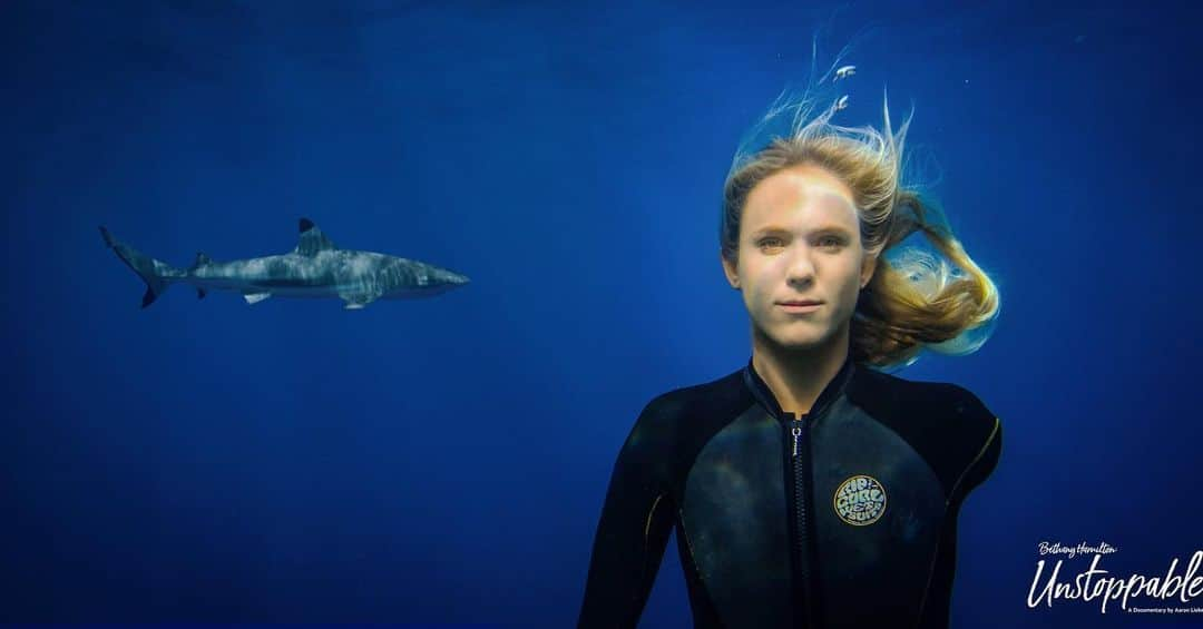 Bethany Hamiltonさんのインスタグラム写真 - (Bethany HamiltonInstagram)「It issss #SharkWeek! 🦈 It’s been almost 16 years since I lost my arm to a shark; and I have gained so much since then. I view Sharks as beautiful creatures and it is extremely rare to have incidents with them. Also note, media makes it feel like there are a lot more and dramatizes the incidents creating a greater fear ~ as do movies. A healthy ocean also means a healthy shark population! Sharks play a vital role in our ecosystems by eating the dead, dying and weak animals, while regulating prey populations.  The accident isn’t something I would have wished for, but I’ve embraced it as part of my life. One of the most beautiful things that came from it is how it has allowed me to see that I can overcome difficult times by the grace of God. It taught me that I have the ability to overcome my fears doubts and crazy challenges. Life is full of what ifs... Let’s not let them hold us back 👊🏽 • Watch how my encounter with a shark completely changed my life (in a good way!) in @unstoppablethefilm , still in a few theaters!!! Hit the link in my bio to find a theater near you. I hope it inspires you to push past your fears and follow your passions!!! @sharkweek @discovery #unstoppable #helpsavesharks #savetheocean」8月3日 7時05分 - bethanyhamilton