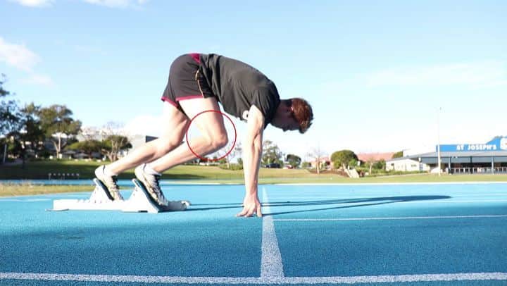 アレックス・ハートマンのインスタグラム：「#MicroVlog Ep 5/7 Wasn't able to record my gym session so instead, I try and explain the basics of using blocks in under 20 seconds! Did it make sense? Let me know!  Oh... and my coach tried to whack the drone because I was doing doughnuts around him with it 😅🤣」