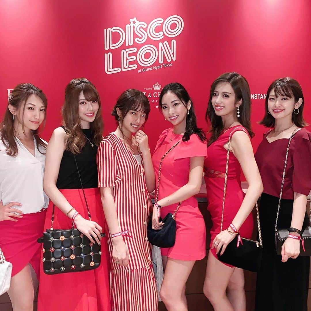 南真琴さんのインスタグラム写真 - (南真琴Instagram)「. . 昨晩は年に一度のお楽しみ 「DISCO  LEON」でした😎💓 . OGも集結して華やか！(自分で言う) 現役組は今から無事に向かいます🖤 . #discoleon # LEON #RQ #fashion #party #night」8月3日 7時03分 - makoto666_