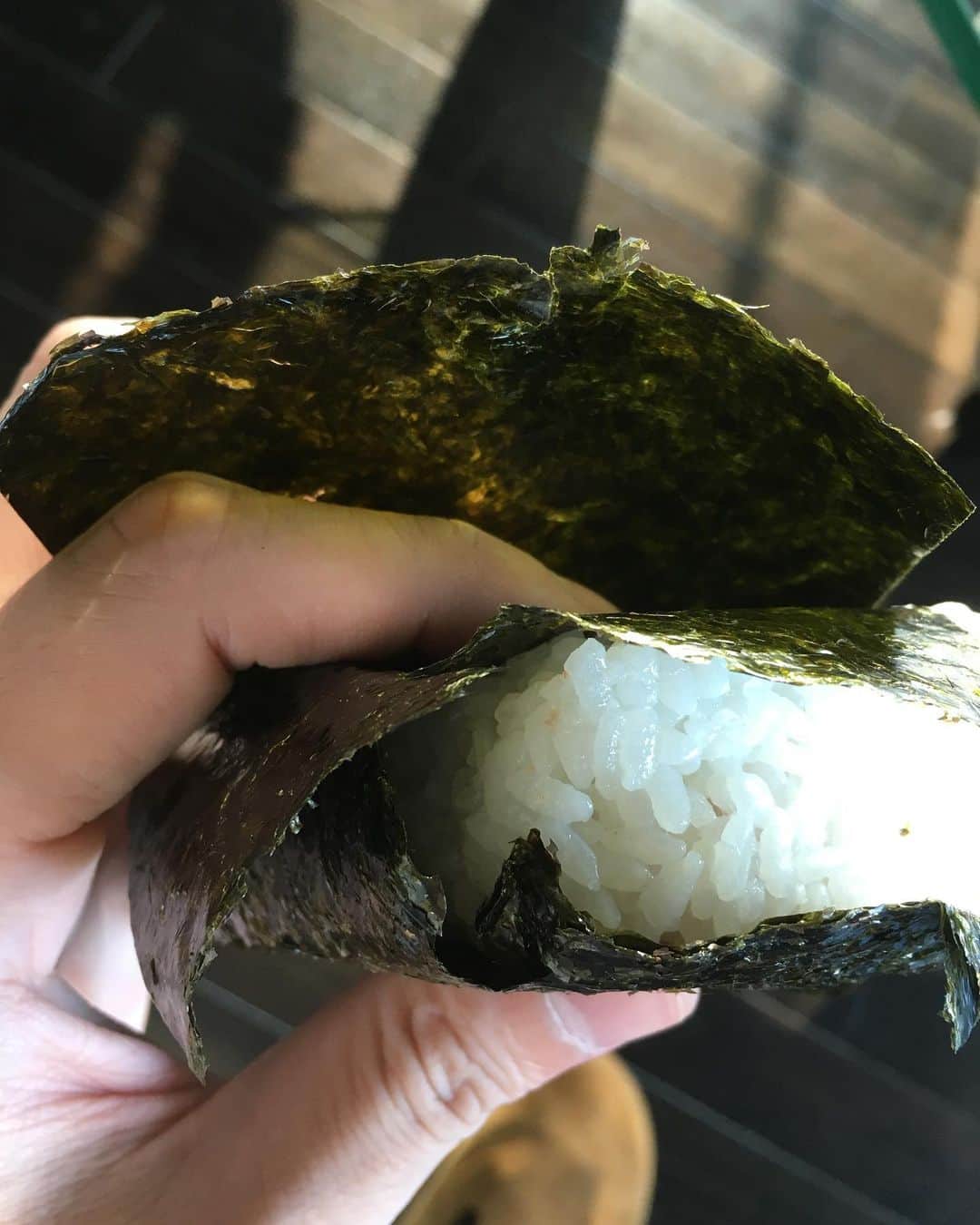 落合モトキのインスタグラム：「#おにぎり #海苔 #二枚 #得した #夏始まる」
