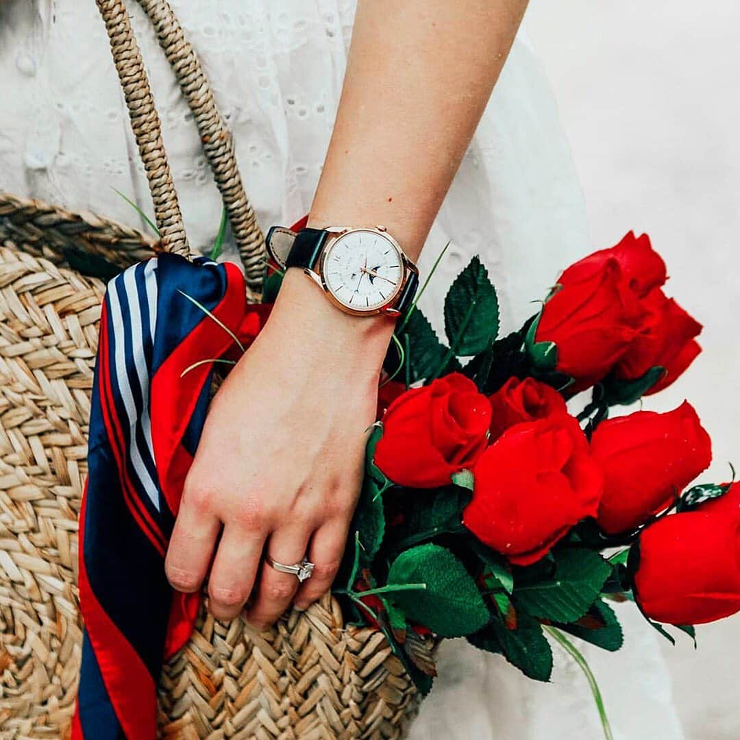 Henry London Official page of Britishさんのインスタグラム写真 - (Henry London Official page of BritishInstagram)「Friday flowers @odglagolavoljeti wears our favourite Richmond Moonphase 🌓 . . . #moonphase #moonphasewatch #watchmovement #cosmic #watchmaker #instawatch #horology #mensstyle #zodiacwatch #supermoon #moon #midnight #moonlight #watchaddict #calendarwatch #bluemoon #space #roses #redroses #redwhiteandblue」8月3日 7時21分 - henrywatches