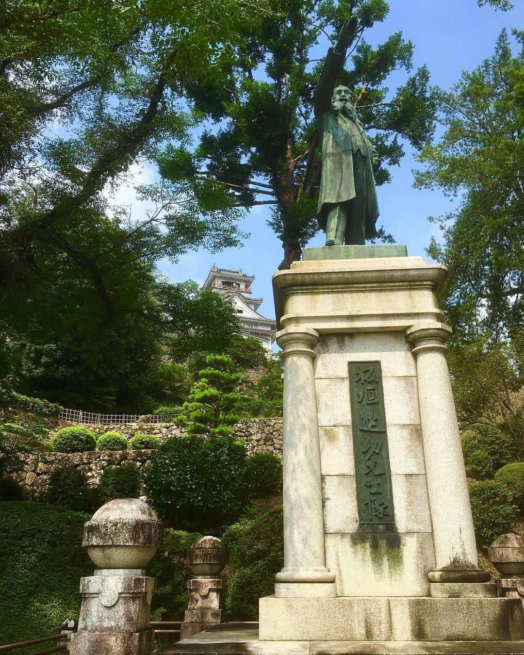 藤村大介さんのインスタグラム写真 - (藤村大介Instagram)「四国遠征で高知県に来ています。 毎朝走りながらいろんなことを考え、今日一日をどうやって生きるか、どうやって選手の力になれるかの答えを探し続けています。 日々葛藤が生まれますが、それすらも幸せです。 高知市野球場 巨人三軍vs高知ファイティングドッグス 18時プレイボールです！」8月3日 12時49分 - d.fujimura