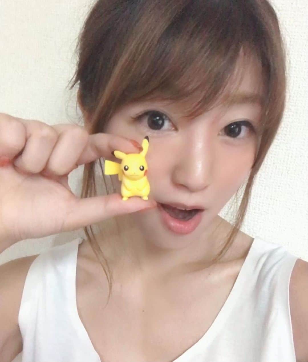 のインスタグラム：「昨日のお仕事でピカチュウもらったよ😍 可愛い💕 夏休みは子供向けのイベントが多くてほっこりしますな🥰 にしても毎日暑い🥵 忙しかった日々も明日で一旦落ち着きそうなので、明日まで頑張ります🙌 #夏休み #ポケモン #ピカチュウ #お仕事」
