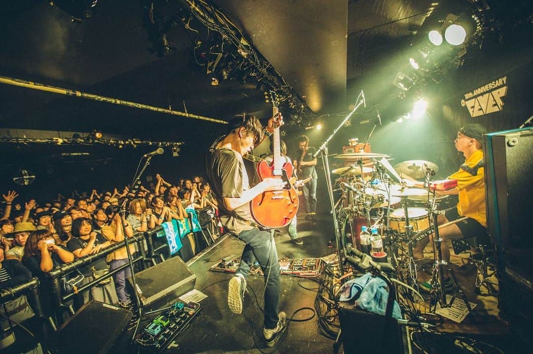 荒井岳史さんのインスタグラム写真 - (荒井岳史Instagram)「#fivenewold 企画 “Easy Come, Easy Go”に呼んでもらったFEVERにて。 本当に観れば観るほど素敵なバンドです。 また近いうちに一緒にやれたらいいなーと。  #thebandapart  写真:umihayato」8月3日 7時31分 - takeshi_arai