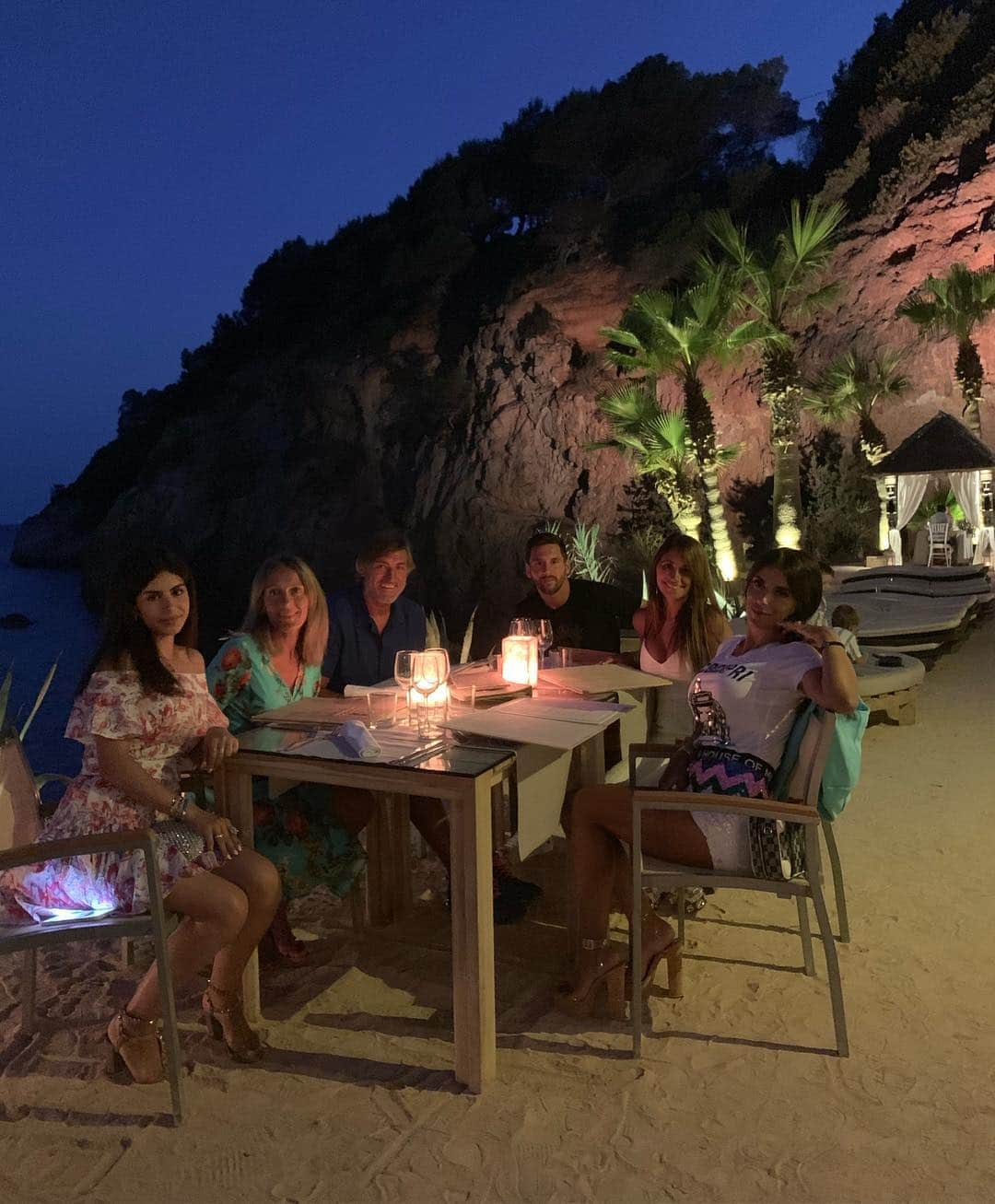 アントネラ・ロクソさんのインスタグラム写真 - (アントネラ・ロクソInstagram)「@amanteibiza 🥂🥂」8月3日 7時28分 - antonelaroccuzzo