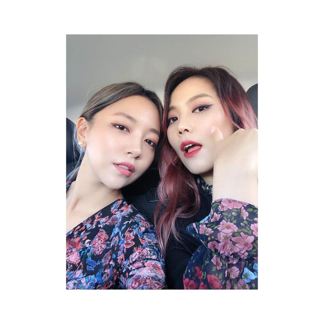 ジンジョー・リーのインスタグラム：「가지마 힝 💖」