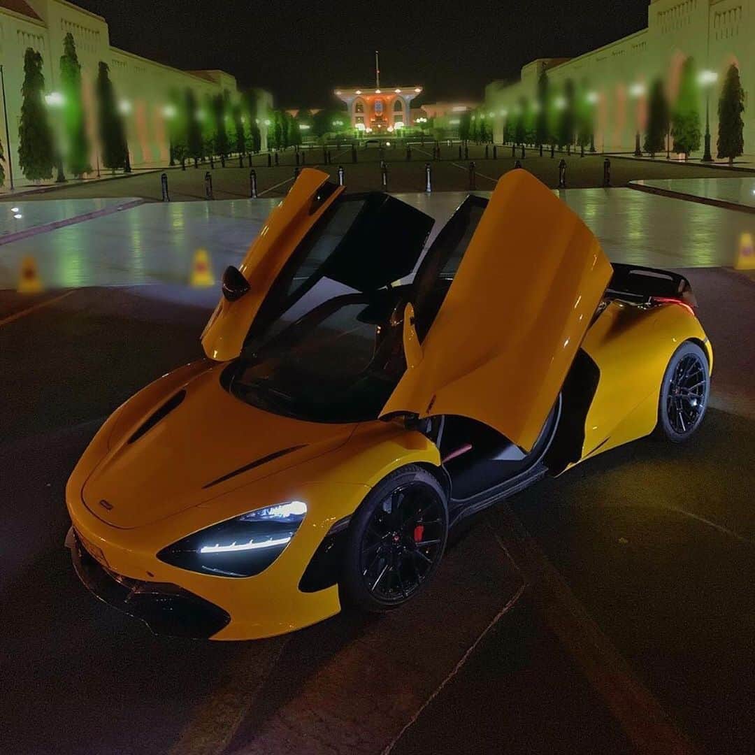 CarsWithoutLimitsさんのインスタグラム写真 - (CarsWithoutLimitsInstagram)「All the way from Muscat/ Oman 🇴🇲 Bumblebee McLaren 720s💛 on Vossen wheels , Mansory spoiler & Novitec front lip. 📸By: @supercarsofmuscat ➡️owner: @samiayedeh #carswithoutlimits #SuperCarsOfMuscat #Oman #OmanCars #Mclaren720s #Mclaren」8月3日 7時52分 - carswithoutlimits