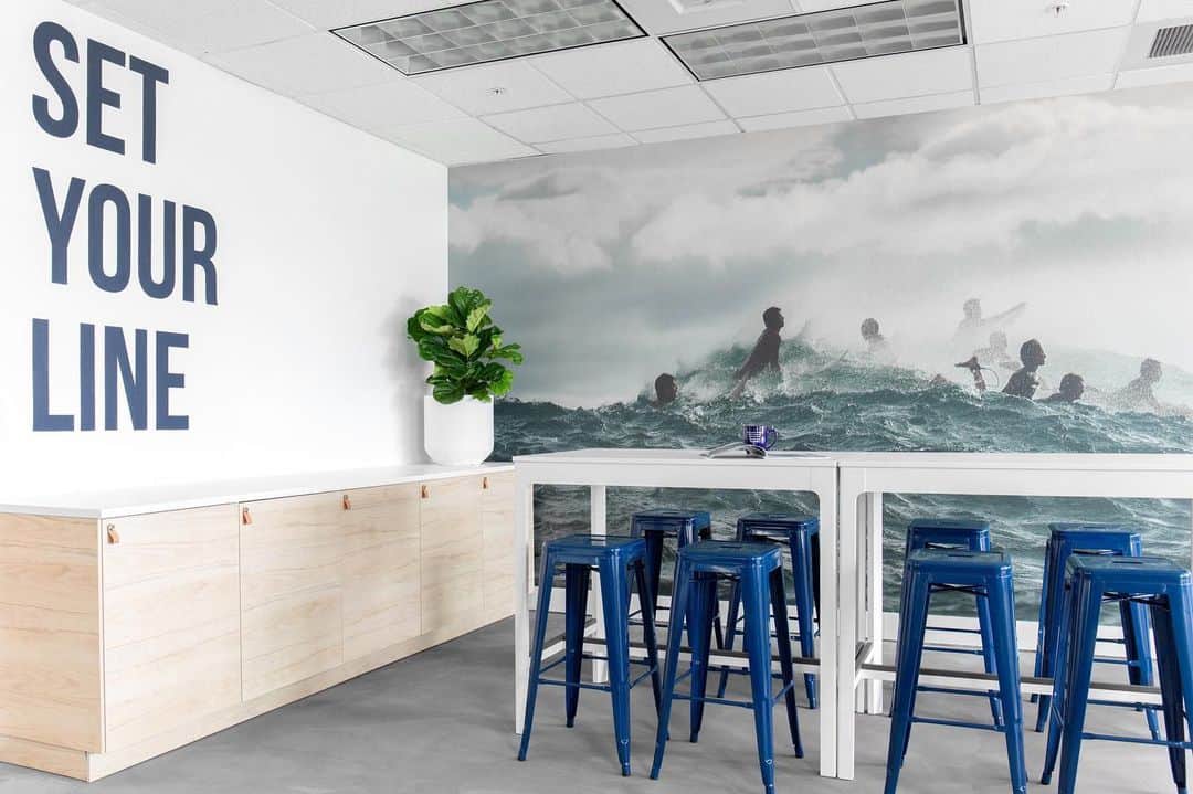 surflineさんのインスタグラム写真 - (surflineInstagram)「Our forecast team’s US Open briefing just got an upgrade. We’ve been working with @raili_ca_design on a full office makeover at our Huntington Beach HQ, and phase one is now complete. Swipe right to see the results, and stay tuned for phase two.」8月3日 7時58分 - surfline