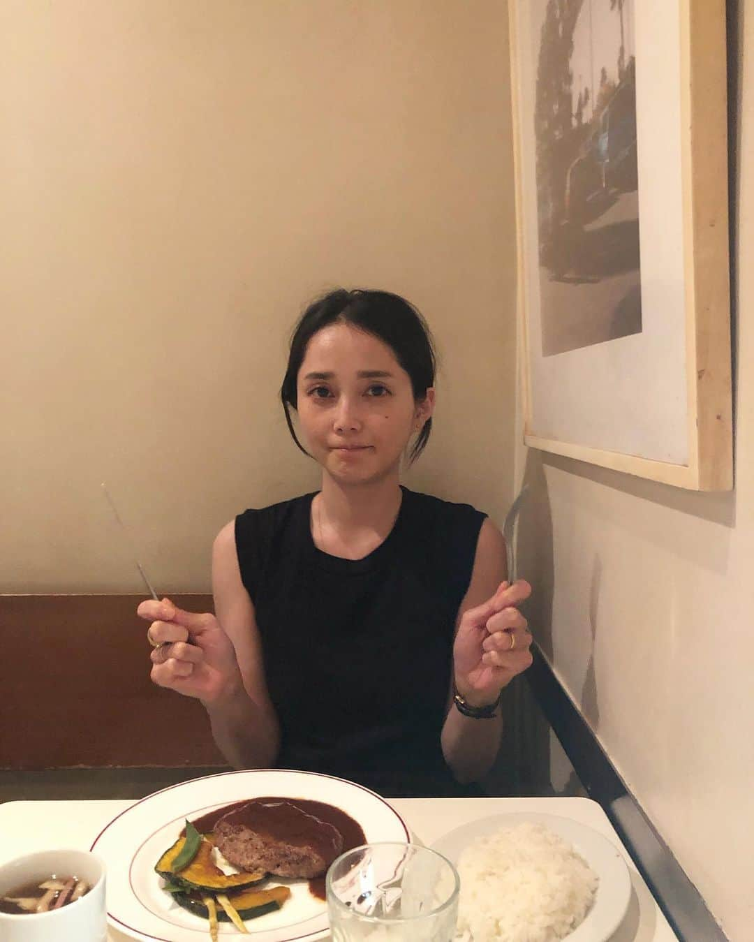 北澤 宏美さんのインスタグラム写真 - (北澤 宏美Instagram)「いざ🍴 汗だく大掃除後の夕食、疲れ顔は隠せない」8月3日 8時05分 - romihy58