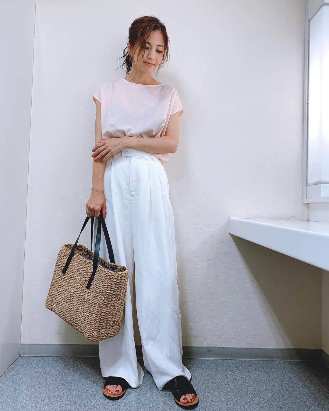 のインスタグラム：「私服。  tops... @coomb_official  pants... #フォンデル shoes... #sandiegooriginal  #ootd #wear #みさこファッション  #私服 #暑い」