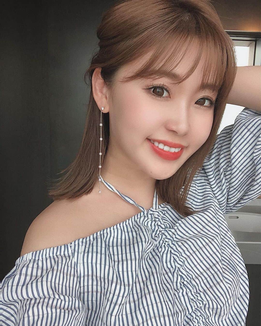 藤川沙弥のインスタグラム：「髪の毛切ったし、肩まで着くピアス 欲しかったんだー♡ タグ付けしてます🏷✔︎」