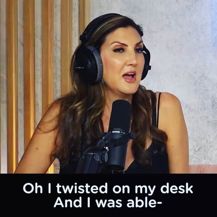 ヘザー・マクドナルドのインスタグラム：「I explain my addiction to #backcracking to @drdrewpinsky & so much more on his podcast #drdrewafterdark up now! Do you suffer from this disease?」