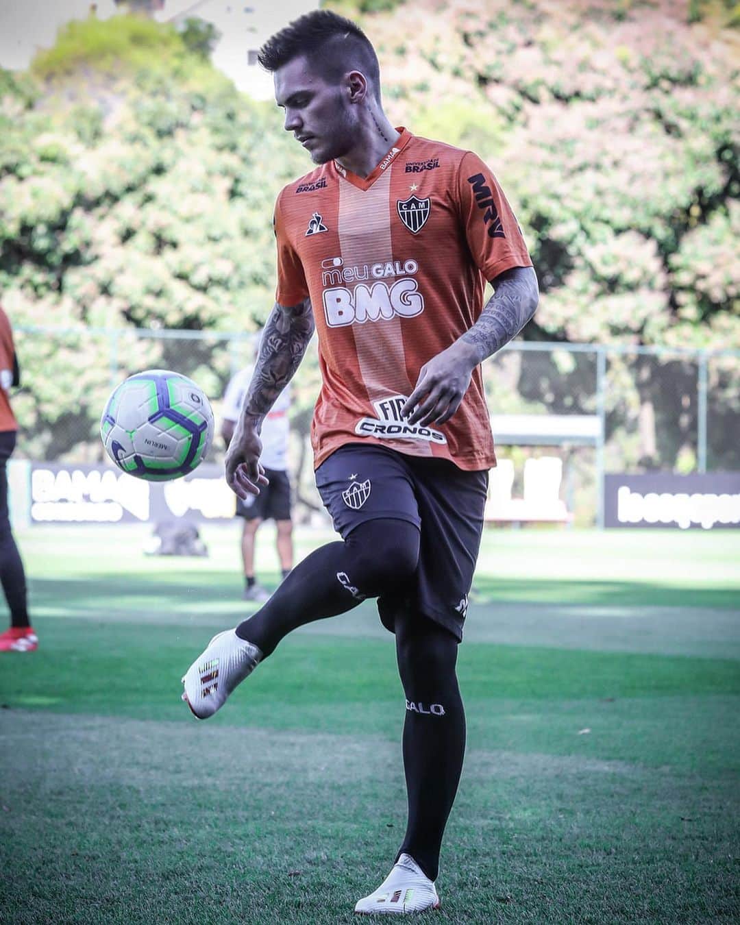 ナタンさんのインスタグラム写真 - (ナタンInstagram)「@atletico  @adidasbrasil @bcantini 📸 🐔💪🏻」8月3日 8時56分 - nathan10